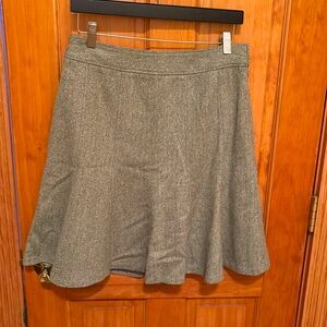 Cute green & brown tweed flip skirt by Ann Taylor in size 8P.